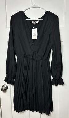 BBX Lephsnt Long Sleeve V-Neck Pleated Mini Dress with Ruffle Cuffs